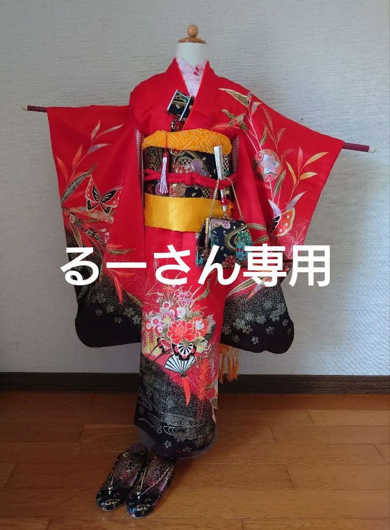 七五三７歳　女の子　四つ身　１回のみ着用　赤　蝶　キラキラ