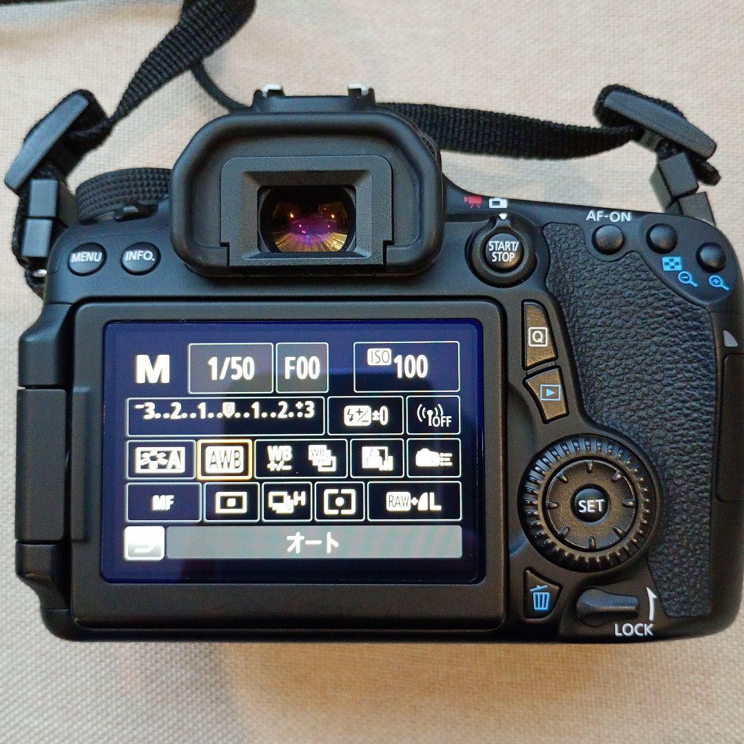 一眼レフCanon EOS70D ズームレンズ、単焦点レンズ、フード、ポーチ付き