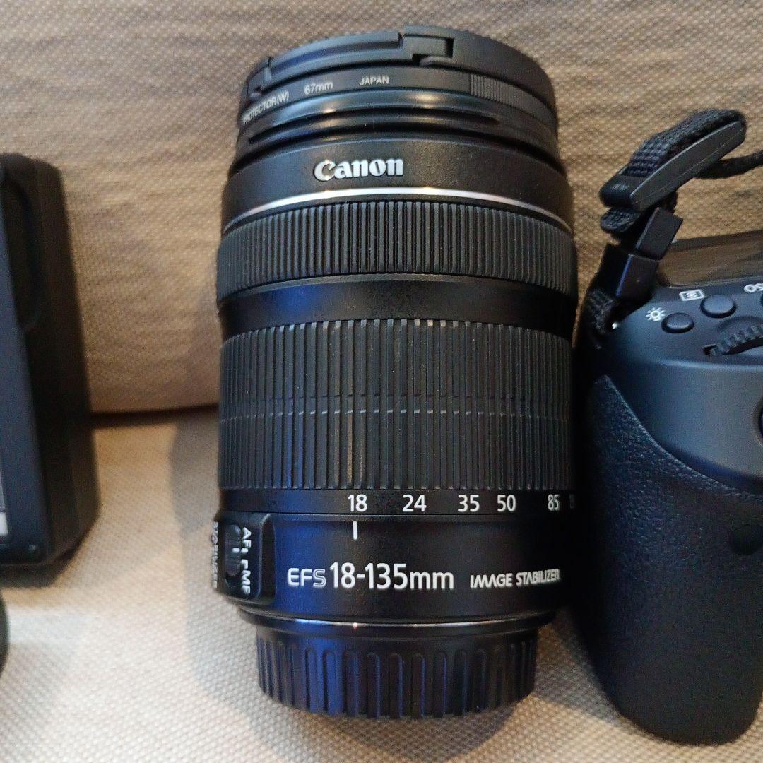 一眼レフCanon EOS70D ズームレンズ、単焦点レンズ、フード、ポーチ付き