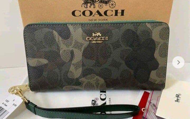 新品未使用コーチ長財布迷彩ラウンドファスナーグリーンメンズレディース送料無料