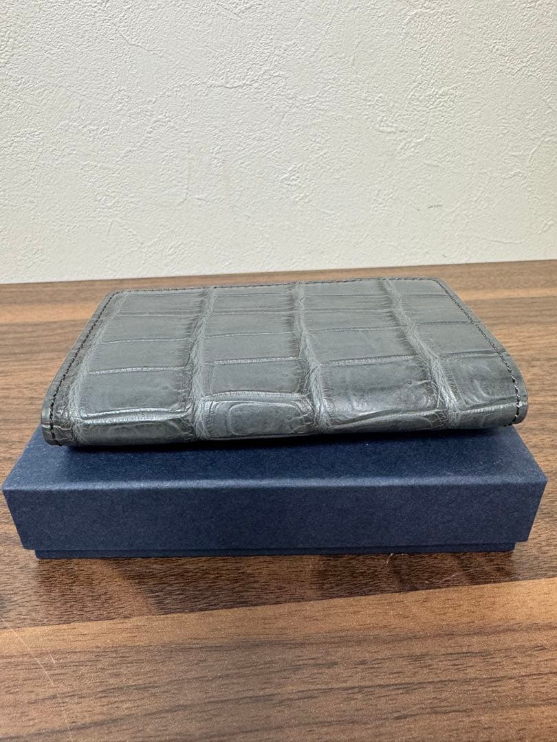 Pelle Morbida ワニ革 名刺入れ　グレーPMO-CRS011