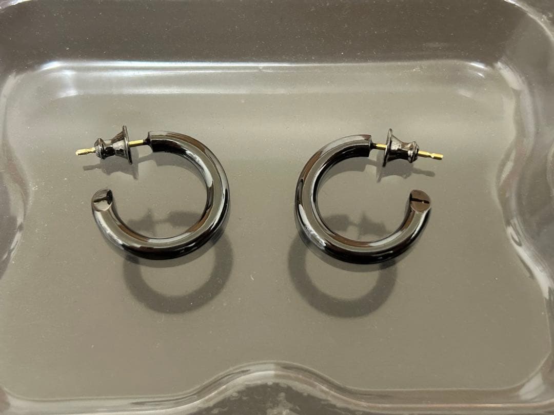 【アイカラ】CAREERING ブラック フープピアス 501