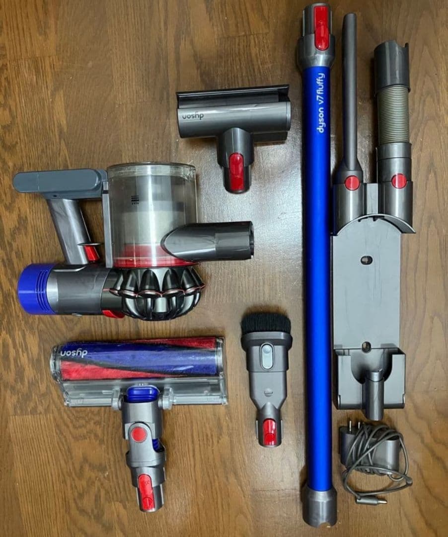 ダイソンV7 コードレス掃除機 SV11&純正アタッチメント多数