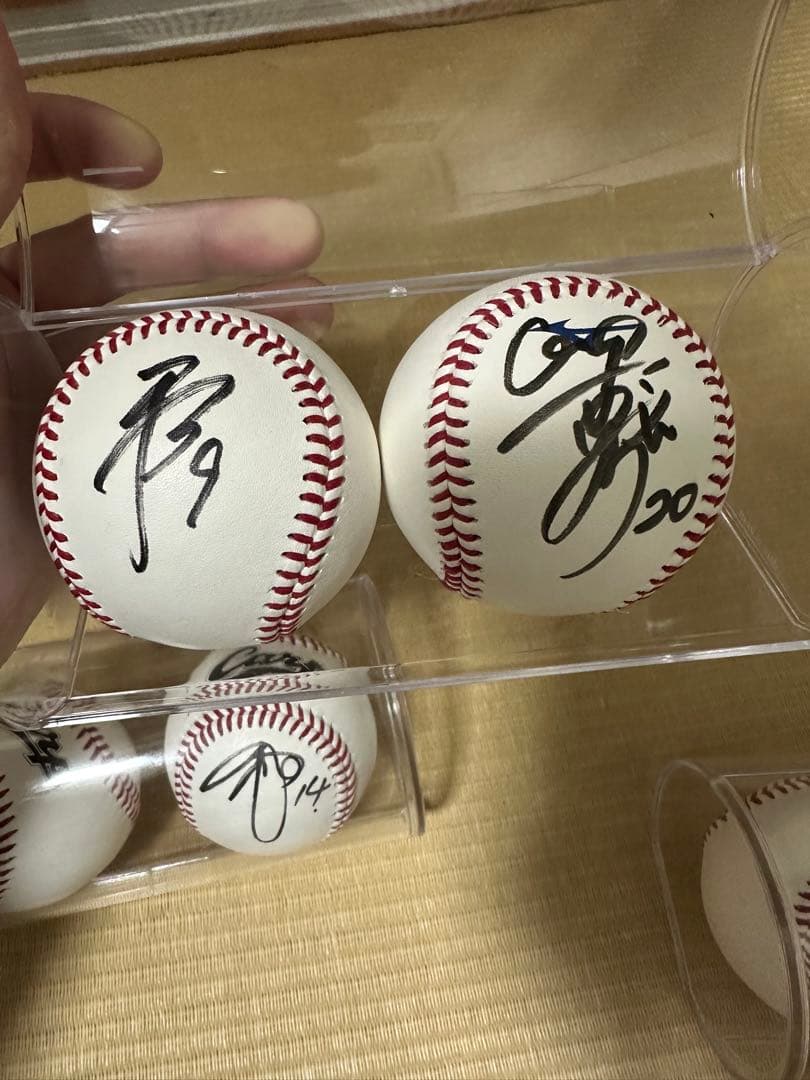 カープ選手直筆サイン入り野球ボール8個セット