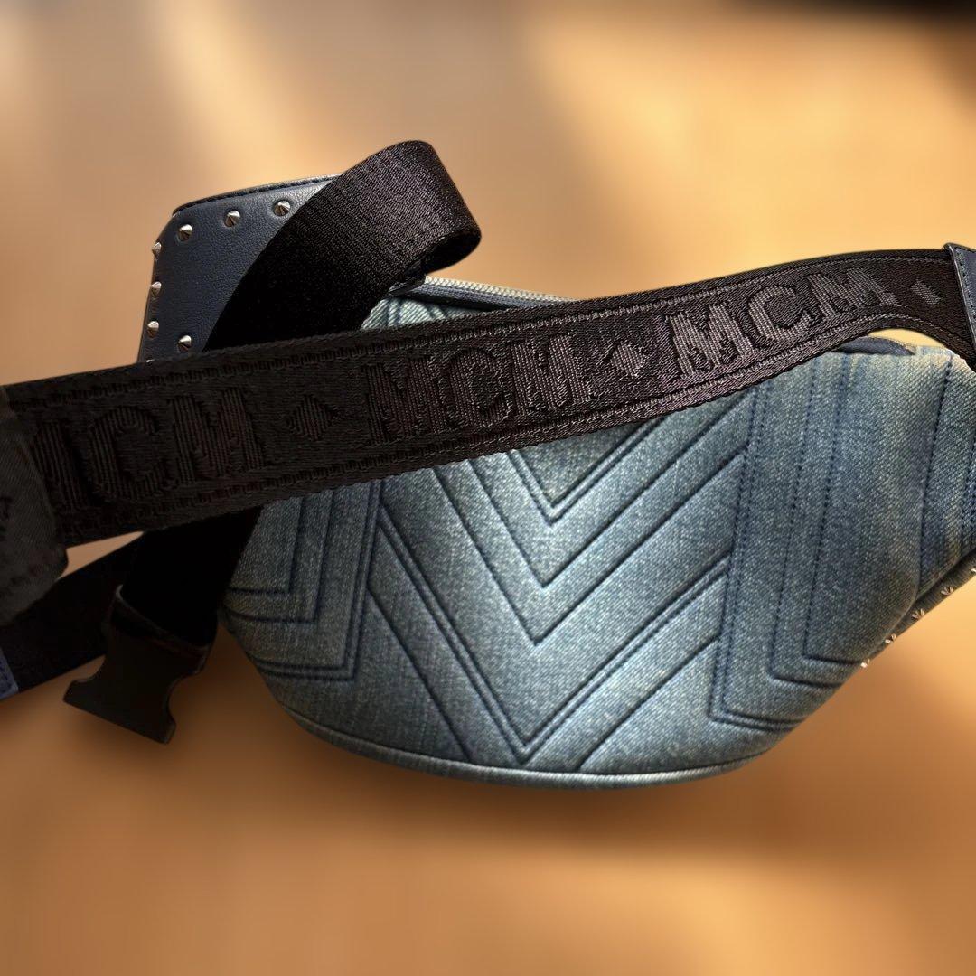 MCMのデニムコレクション スタッズ キルティング ボディバッグ　ウエストバッグ