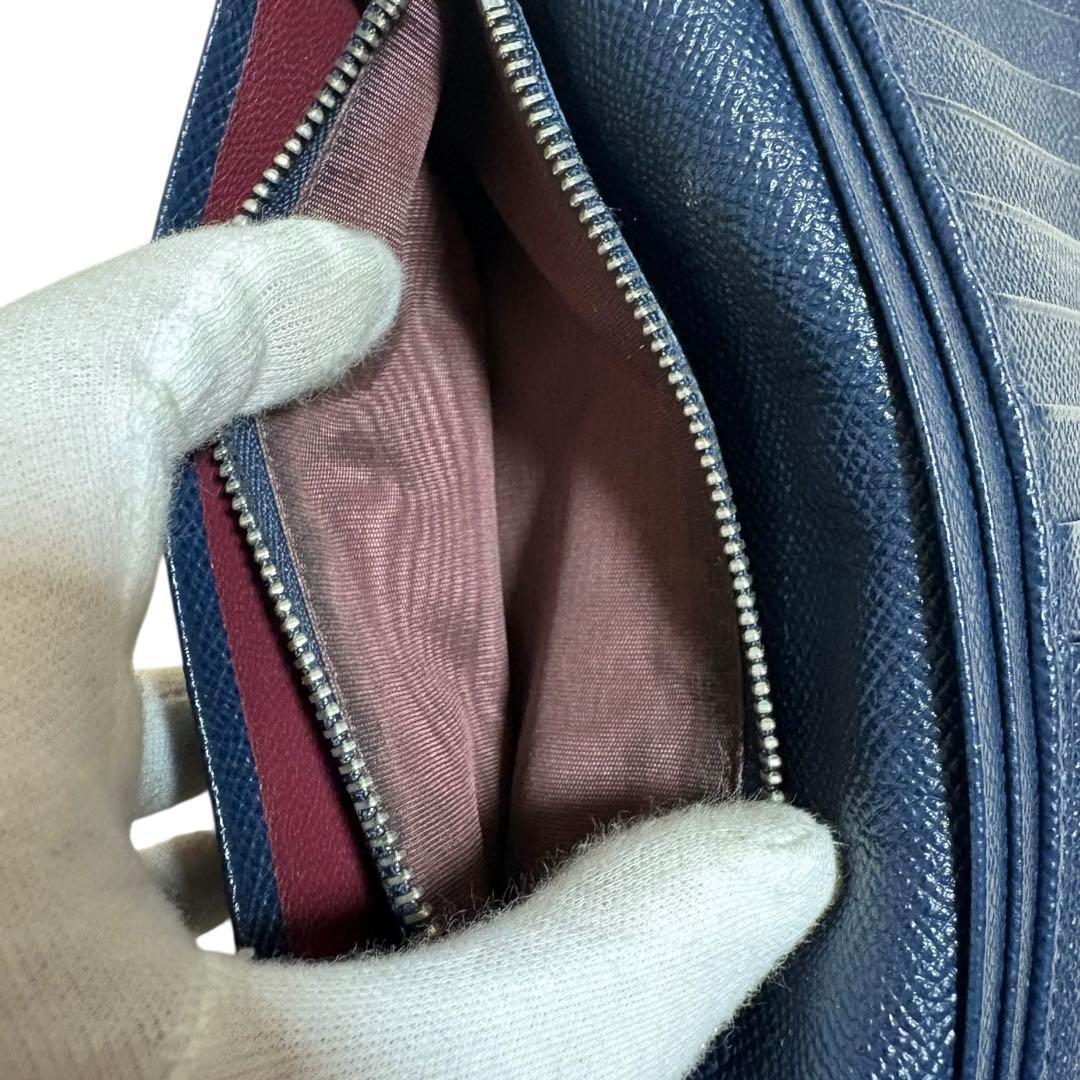 近年モデル　美品　ブルガリ・ブルガリ マン 二つ折り財布　グレインカーフレザー