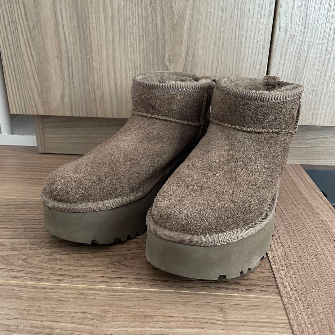 UGG Ultra Mini New Heights ムートンブーツ