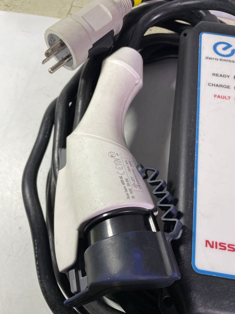 日産　リーフ　充電ケーブル　3NK0A