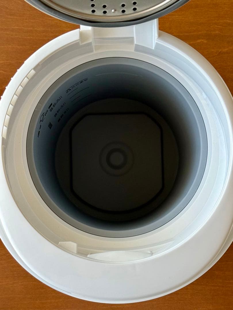 象印 スチーム式加湿器 EE-RQ50-WA です。