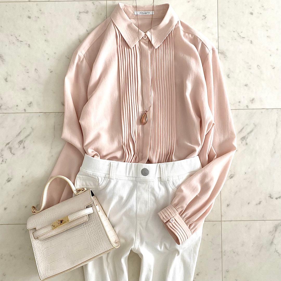 極美品 モラビト ロゴマーク革ワッペン付き ピンタックブラウス ライトピンク