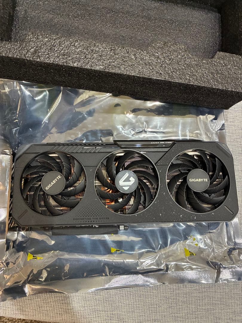 グラフィックボード・グラボ・ビデオカード GIGABYTE Radeon RX 9060 XT Gaming OC 8GB
