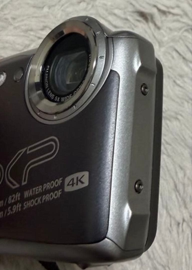 美品 FUJIFILM FinePix XP140 防水カメラ ダークシルバー