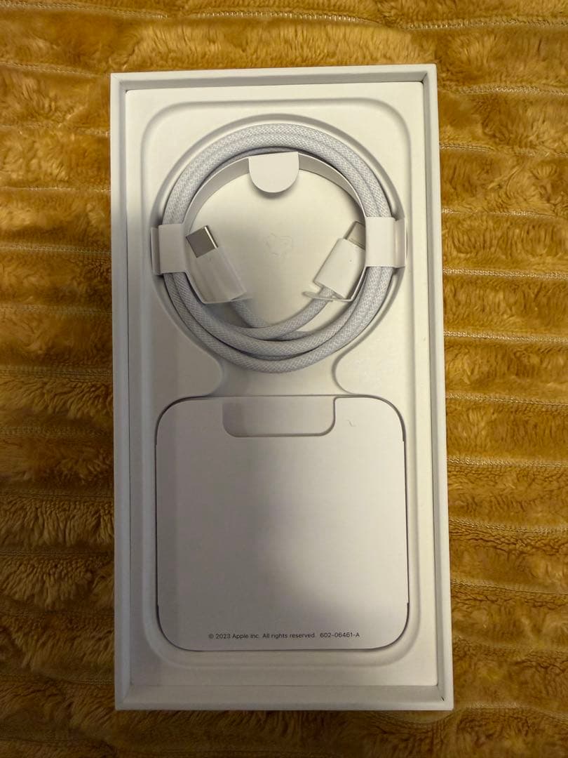 iPhone15 Pro[128GB] ナチュラルチタニウム本体　おまけ付き