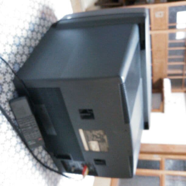 シャープ20型　曲面ブラウン管ワイドTV　95年製　20C-WA5