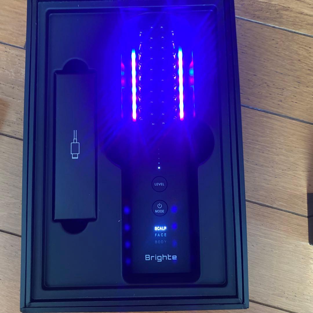 Brighte スカルプブラシ 美顔器 正規品、保証書有り新品　エレキコーム付き