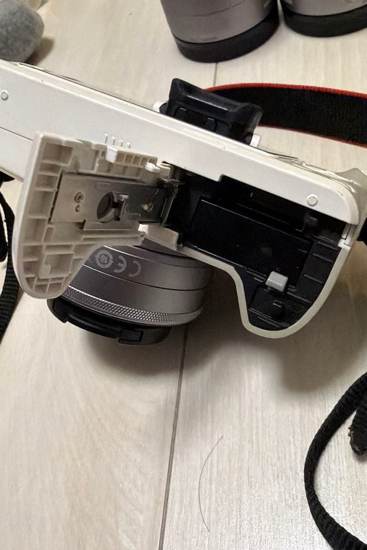 【純正レンズ3本セット】Canon EOS KissM ミラーレス一眼　ホワイト