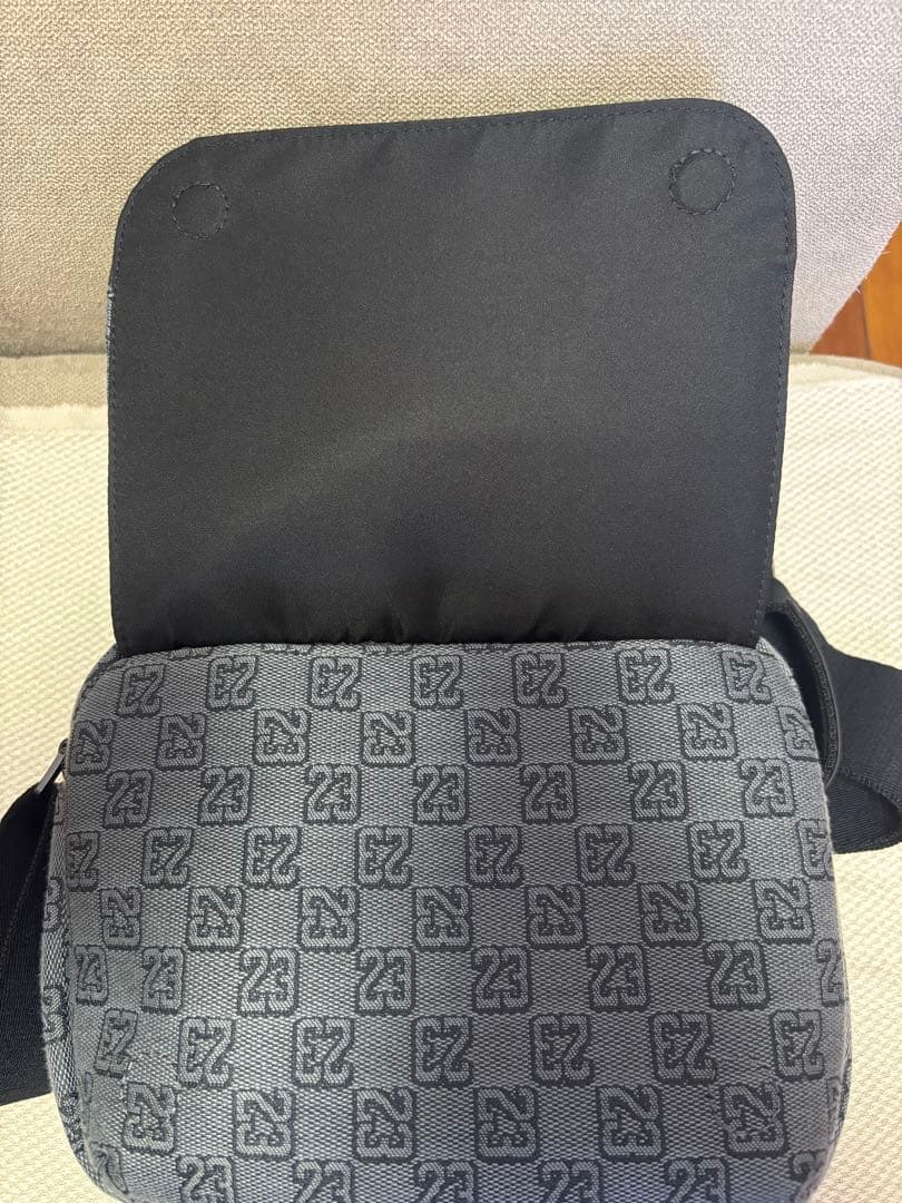 【未使用に近い】Jordan ショルダーバッグ グレー　モノグラム