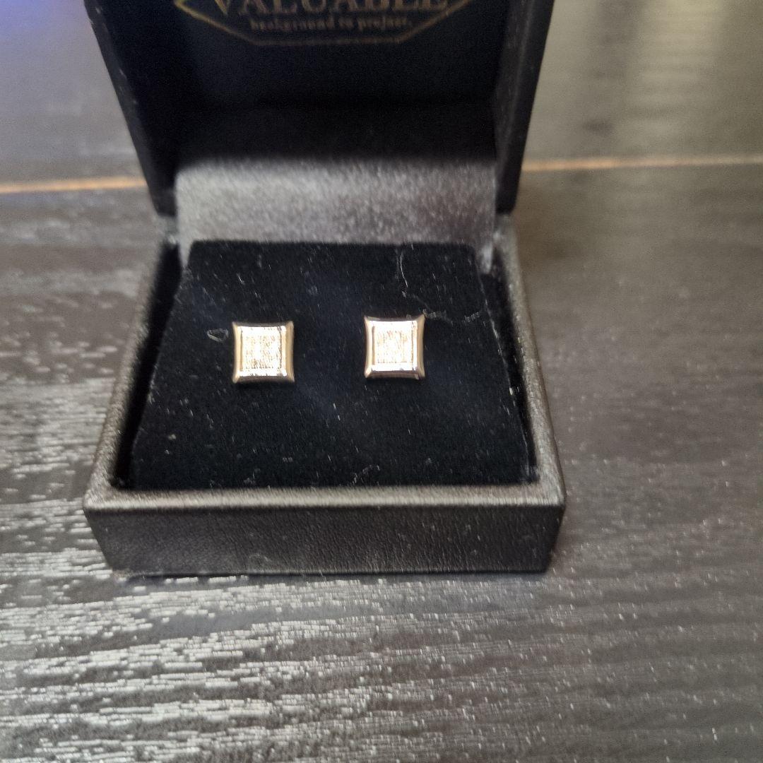 アヴァランチ10Kホワイトゴールド ダイヤモンドピアス 2個セット