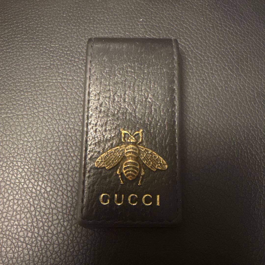 美品GUCCI ブラックレザーマネークリップ