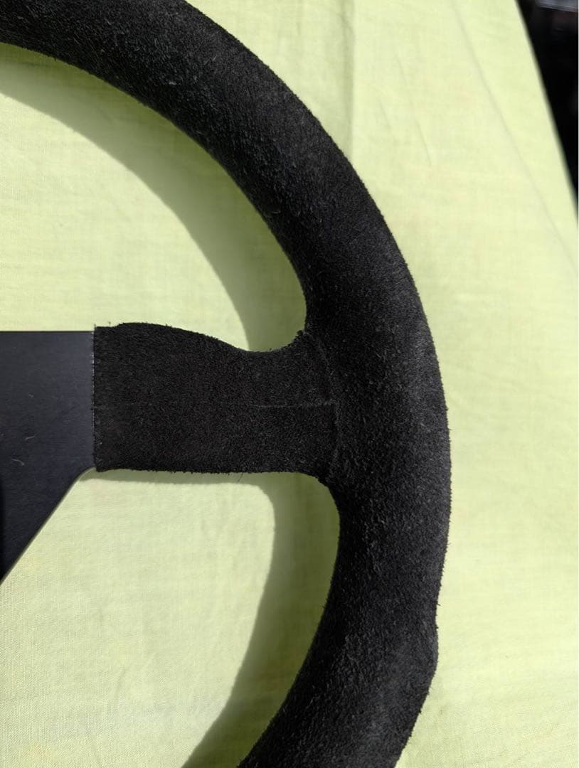 momo ステアリング 3スポーク 黒　スエード仕上げ