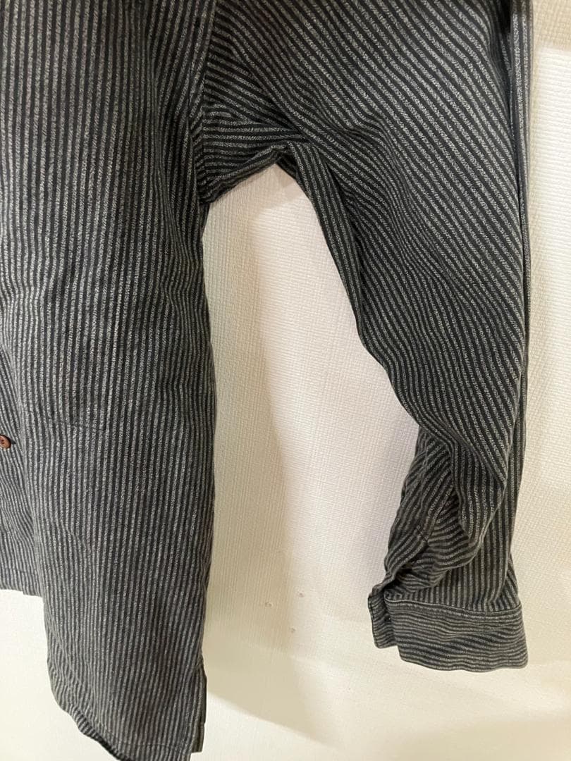 ISSEY MIYAKE グレー ストライプ シワ加工長袖シャツ