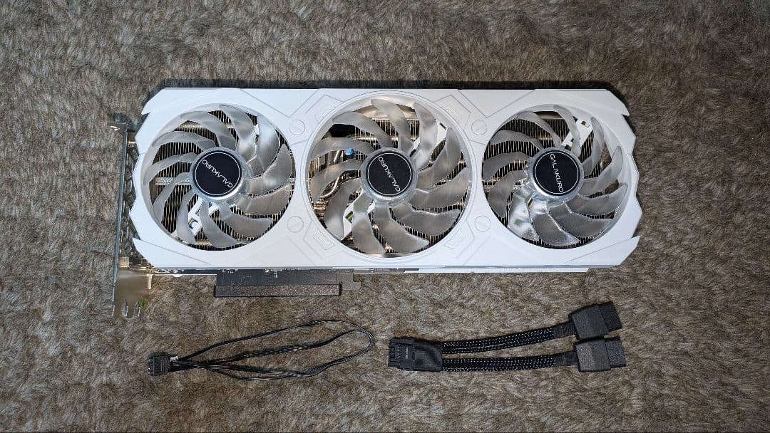 NVIDIA GeForce RTX 4070 Ti Super 白