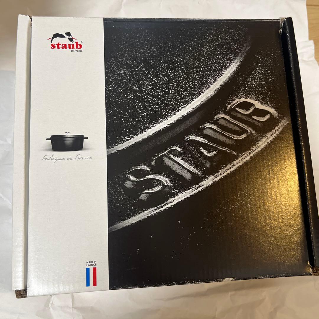 staub ピコ・ココットラウンド　ブラック　18cm