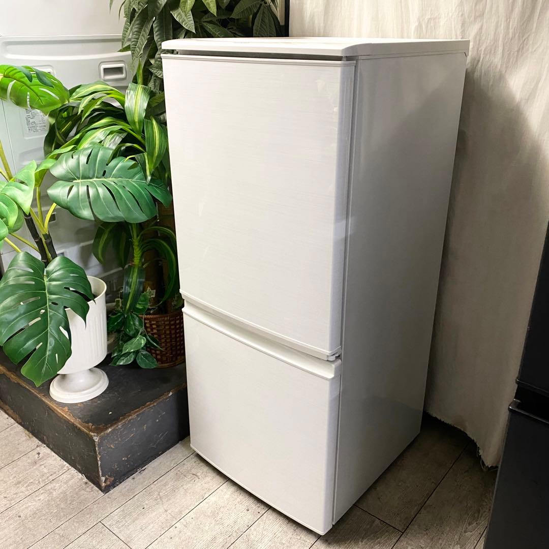 どっちも付け替えドアだから引越しでも連れて行きやすい♪2ドア冷凍冷蔵庫137L