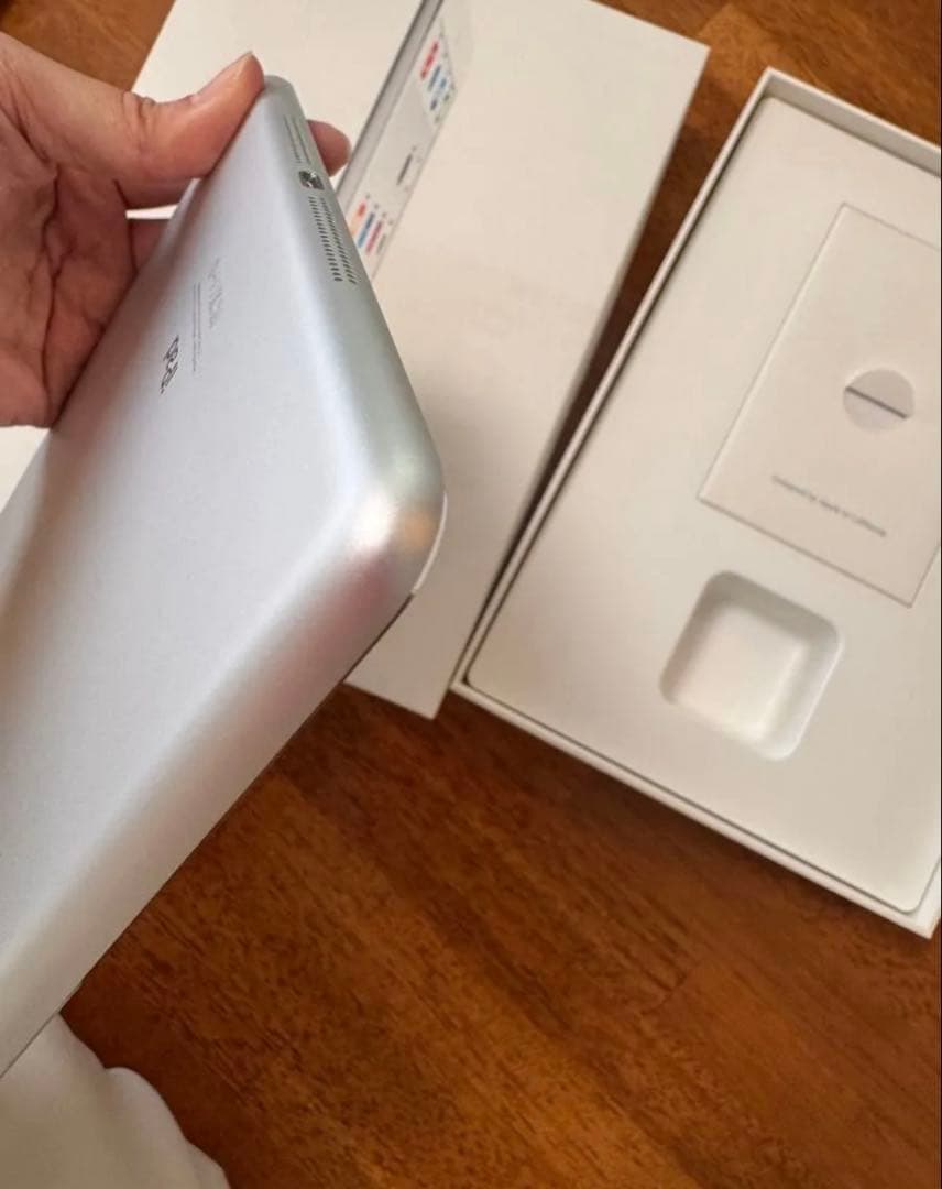 iPad Air Wi-Fi モデル32GB MD789J/B シルバー初期化済