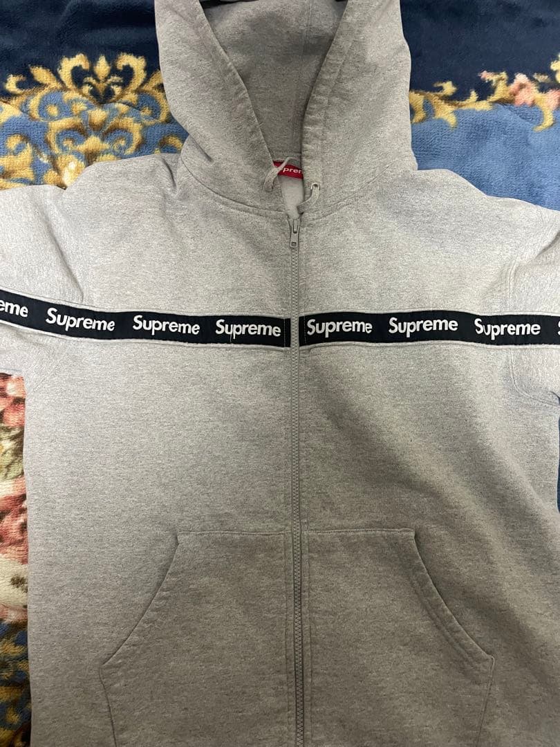 Supreme グレー ジップアップパーカー