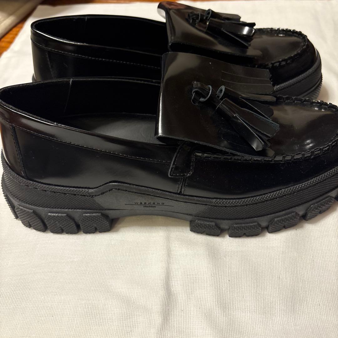 Max Mara Weekend ブラック タッセル付きローファー