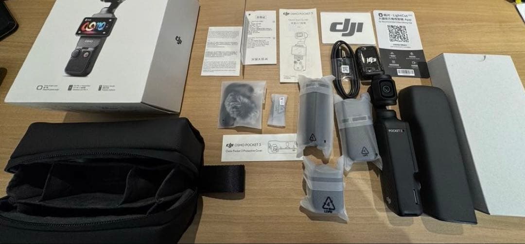 ビデオカメラ DJI Osmo Pocket 3 Creator Combo