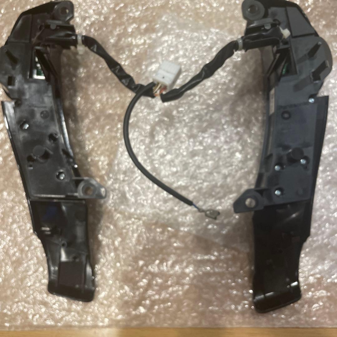 アクア　ステアリングスイッチ プリウス30 ピアノブラック