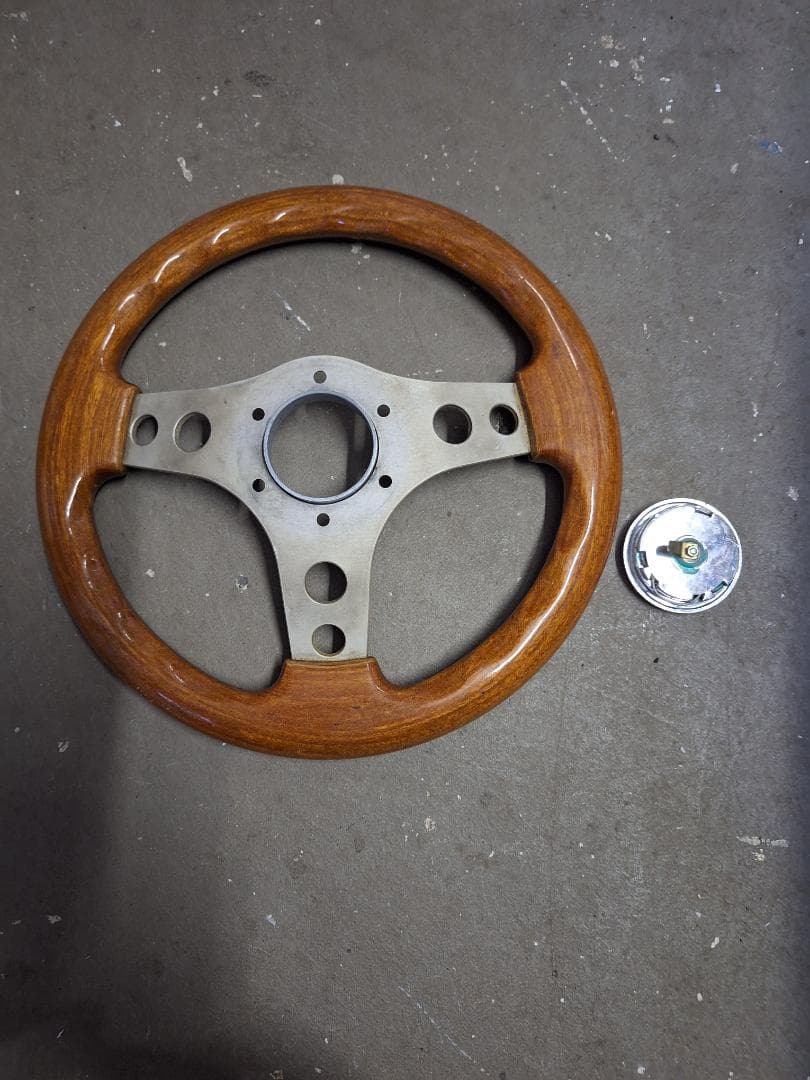 木製ステアリングホイール