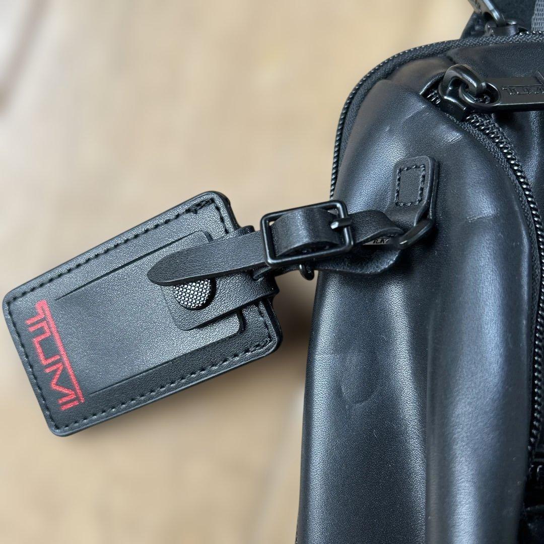 TUMI 96303214D0黒 レザー スリングバッグ