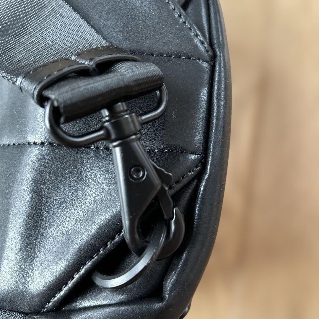 TUMI 96303214D0黒 レザー スリングバッグ