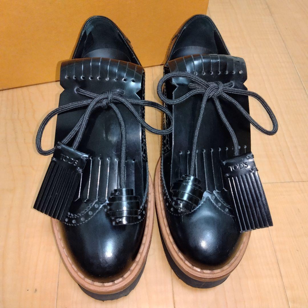 【TODS】トッズ黒エナメルタッセル厚底レディースローファー★美品