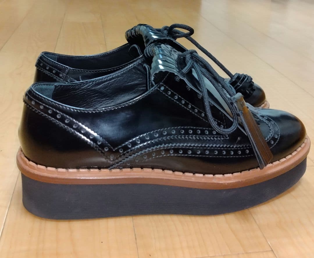 【TODS】トッズ黒エナメルタッセル厚底レディースローファー★美品