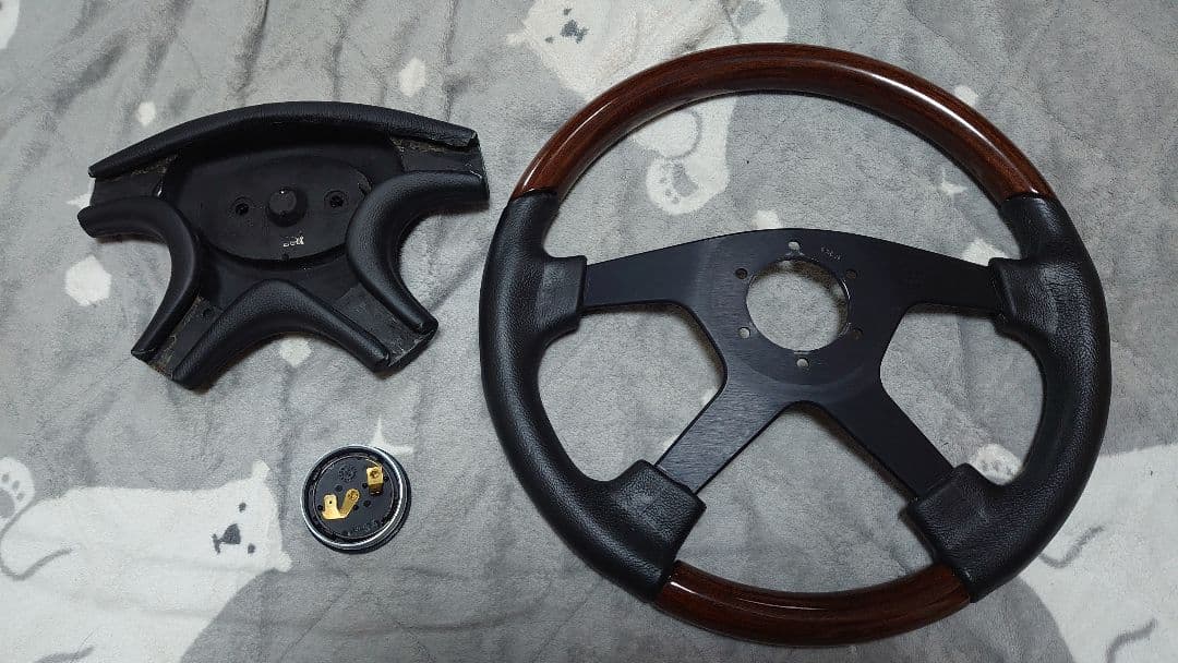 MOMO　リーガル　ステアリング