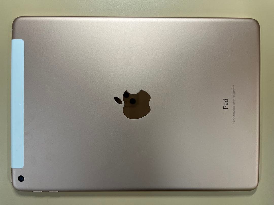 Apple iPad第6世代 32GB ブラックカバー付き