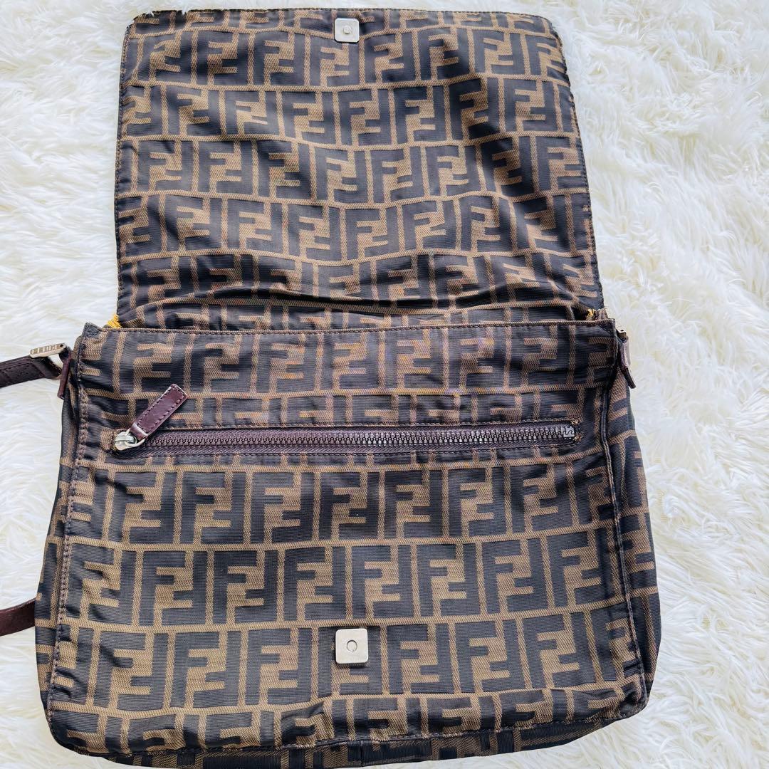 希少品 フェンディ ショルダー メッセンジャーバッグ ズッカ 斜め掛け