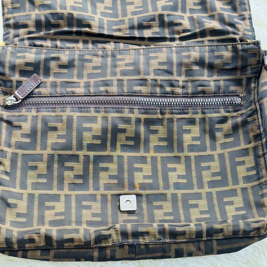 希少品 フェンディ ショルダー メッセンジャーバッグ ズッカ 斜め掛け