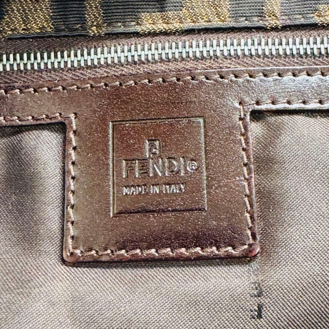 希少品 フェンディ ショルダー メッセンジャーバッグ ズッカ 斜め掛け