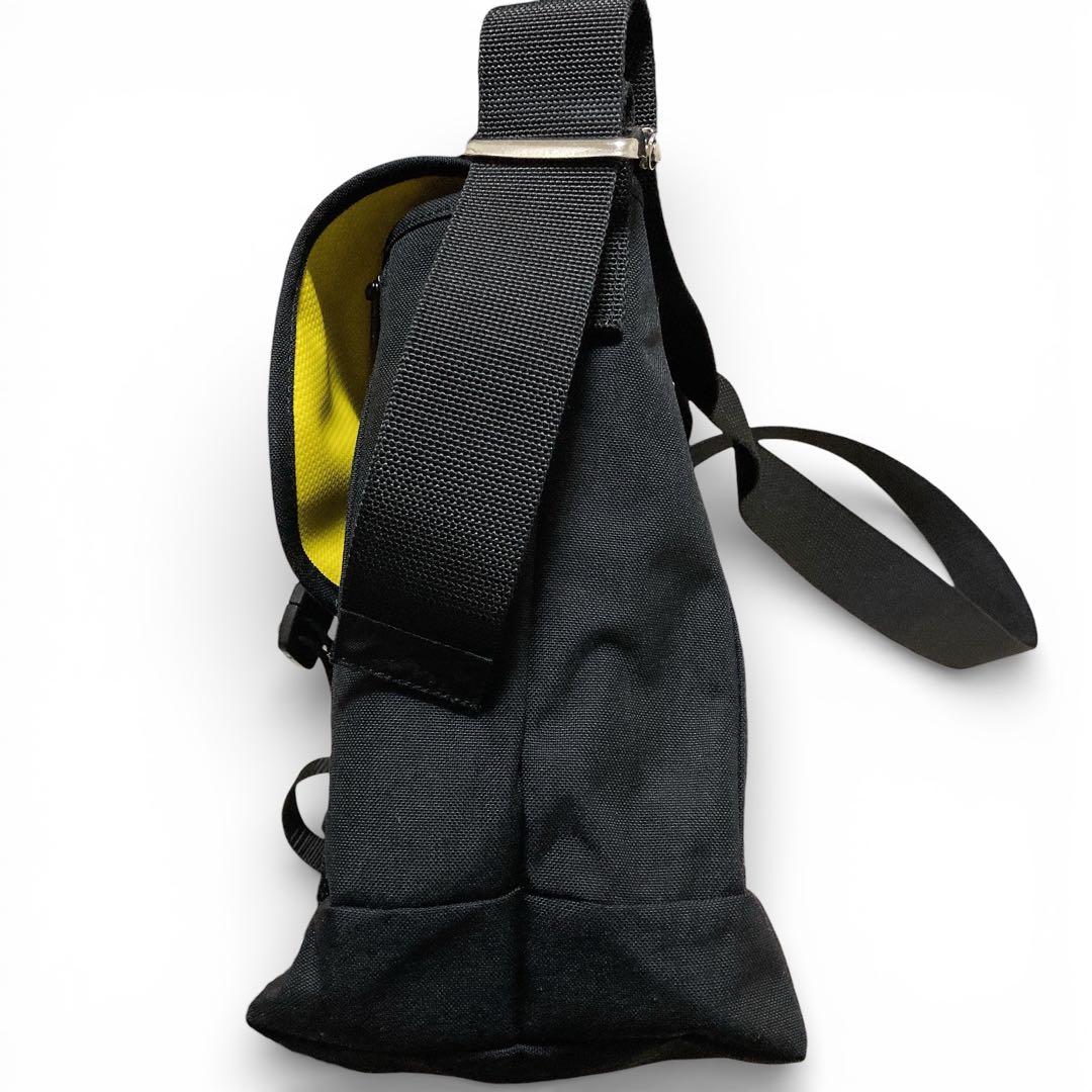 ほぼ新品　定価2万 A3収納 防水 マンハッタンポーテージ メッセンジャーバッグ