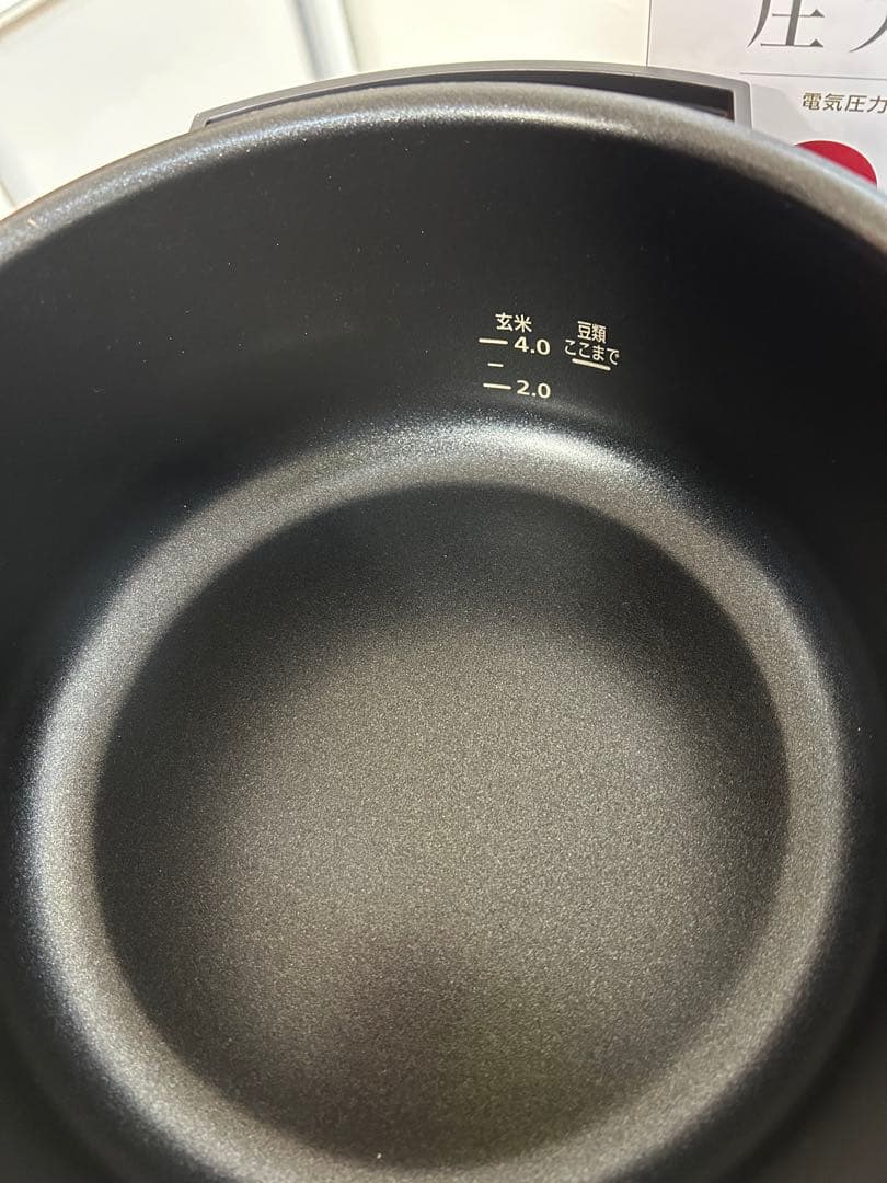 美品　アイリスオーヤマ　電気圧力鍋　4.0L