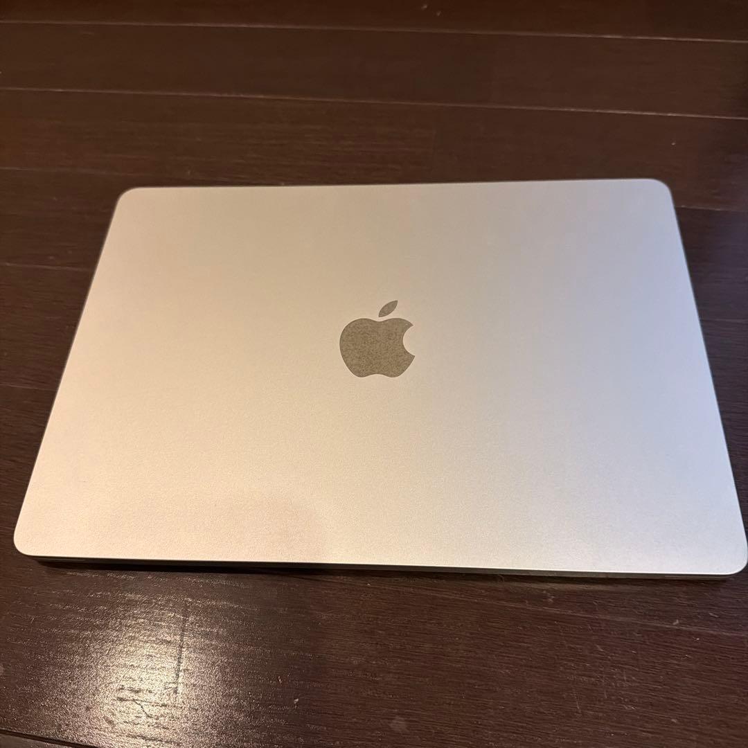 M2チップ搭載13インチMacBook Air - シルバー