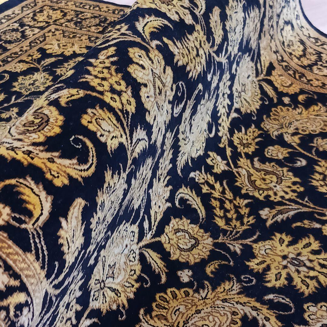 Y2702 ペルシャ絨毯 クム産 ラザヴィ工房 シルク100% 手織り　ma