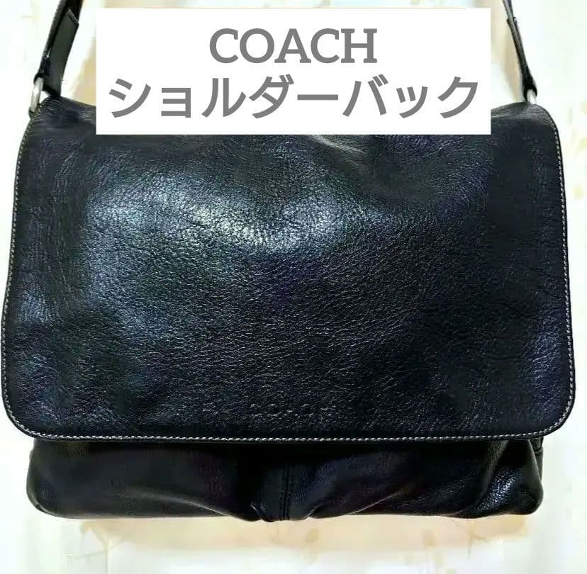 コーチ斜めがけバッグ　　ロゴ型押しレザー