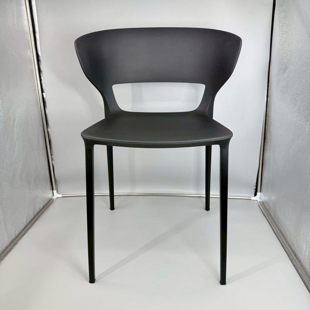 送料込　匿名配送　カッシーナ　コキ　KOKI スタッキングアームチェア　イス ①