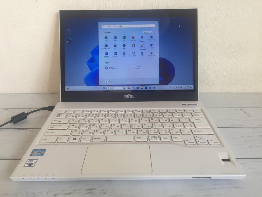 【ズズ】富士通　LIFEBOOK SH54/K 13.3型液晶 コンパクト